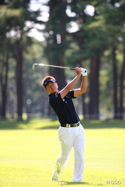 2013年 日本オープンゴルフ選手権競技 2日目 藤田寛之 木越えのショット。変えるのは目線だけ？