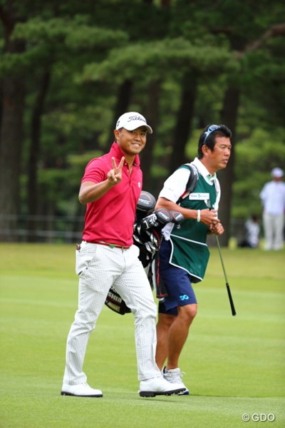 2013年 日本オープンゴルフ選手権競技 3日目 小平智 カメラを向けたままにしておくと、もれなく撮れるピースマーク。