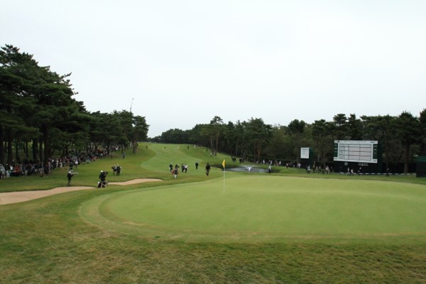 2013年 日本オープンゴルフ選手権競技 3日目 少ないギャラリー 3日目は最終組のひとつ前、片山＆小田孔組が多くのギャラリーを引き連れたが…