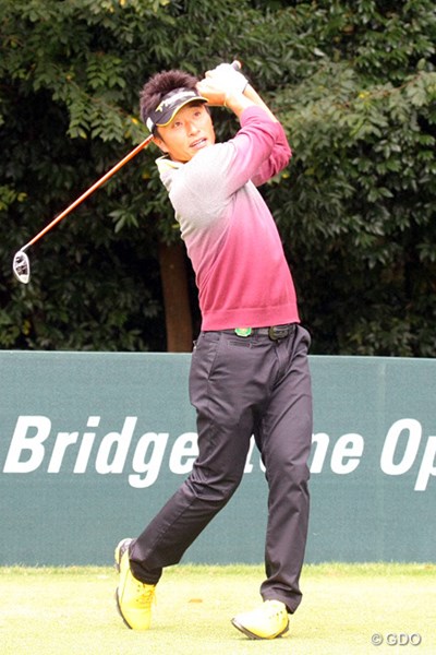 2013年 ブリヂストンオープンゴルフトーナメント 初日 宮本勝昌 オレンジ好きの宮本が今週はイエローのシューズを履いてプレーする。
