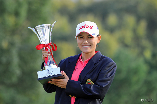 横峯さくらが今季3勝目 賞金女王レース激戦化