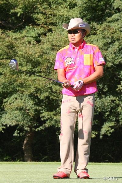 2013年 ブリヂストンオープンゴルフトーナメント 最終日 片山晋呉 この日は派手目のウェアで登場した片山晋呉