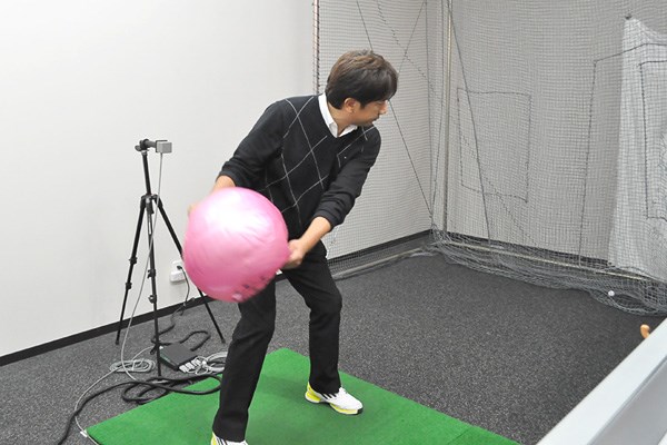 golftec テークバックで腰はむしろ左に！！ 4-1