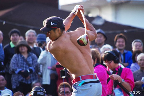 2013年 平尾昌晃チャリティゴルフコンペ 和田正義 引き締まった体から放たれた豪快ショットは、この日317ヤードを記録！