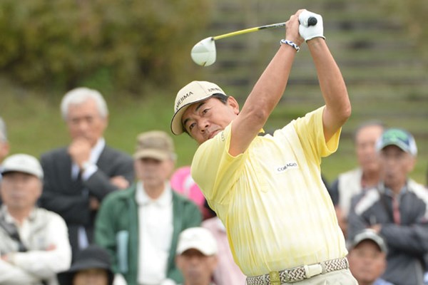 賞金ランク首位の室田淳が6アンダーで首位タイの好発進を決めた※画像提供：日本ゴルフ協会