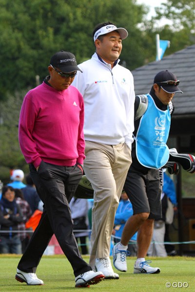 2013年 マイナビABCチャンピオンシップゴルフトーナメント 3日目 谷口徹 ハン・リー ハン・リー、でかいっ。遠近法でもなんでもない