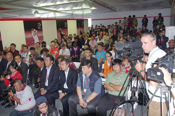 2013年 PGAチャイナ発表 会見場の中国メディア PGAチャイナの発表会見には中国メディアが大挙詰めかけ、関心の高さをうかがわせた