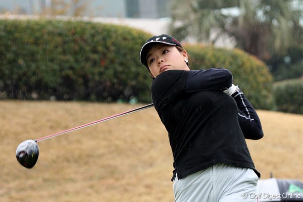 ツアー未勝利の川原由維が、初日単独首位に躍り出た！