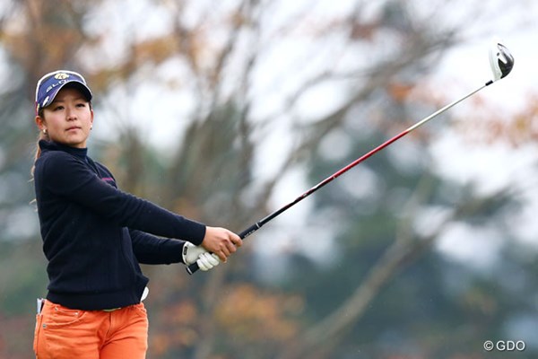2013年 伊藤園レディスゴルフトーナメント 初日 吉野茜 自己ベストに並ぶ「65」で首位スタートを決めた21歳の吉野茜