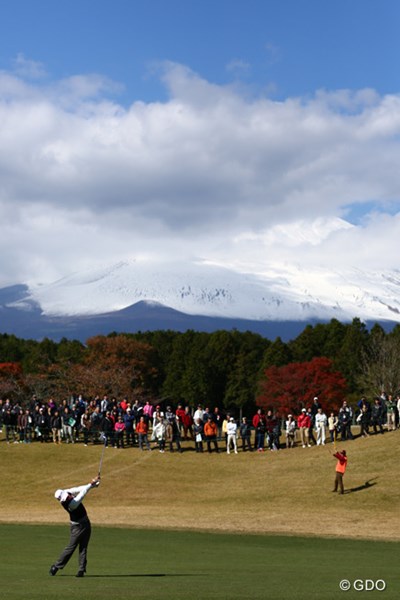 2013年 三井住友VISA太平洋マスターズ 3日目 2番 2番セカンドからの富士山、、、、残念。