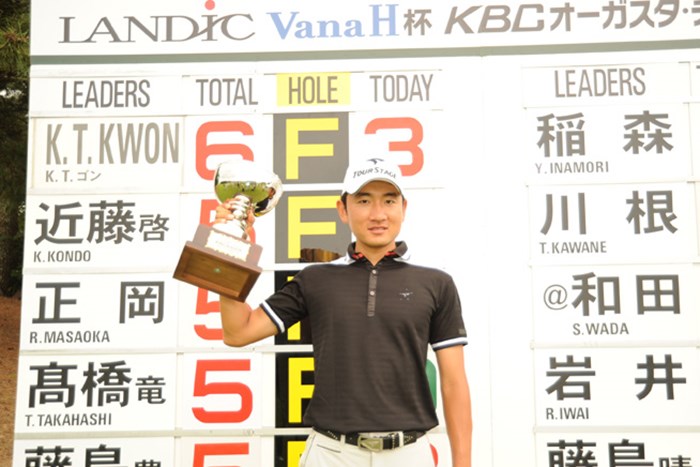 元東北福祉大ゴルフ部主将がチャレンジツアーの賞金王となった 2013年 JGTOプレーヤーズラウンジ K.T.ゴン