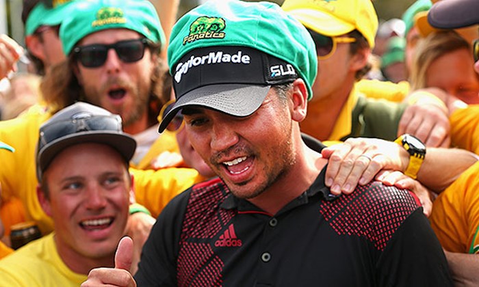 ダブル優勝のジェイソン・デイはオーストラリアの私設応援団「ファナティクス」の祝福を受けた(Getty Images)  2014年 ISPSハンダワールドカップ 最終日 ジェイソン・デイ