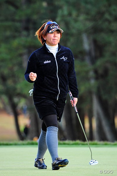 2013年 LPGAツアーチャンピオンシップリコーカップ 初日 吉田弓美子 「ミズノクラシック」から使用する短尺パターも上々の様子。首位タイスタートを切った吉田弓美子
