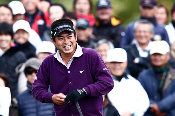 2013年 カシオワールドオープンゴルフトーナメント  2日目 池田勇太 選手会長はギャラリーサービスも忘れません