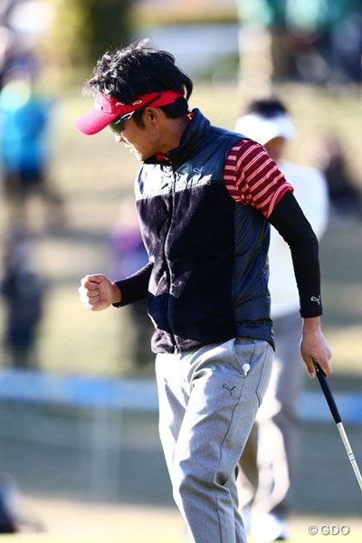 2013年 カシオワールドオープンゴルフトーナメント  2日目 浅地洋佑 最終ホールでバーディを奪い、カットラインに滑り込んだ浅地洋佑。ひとまず最低条件はクリアしたが、ここからが勝負だ。