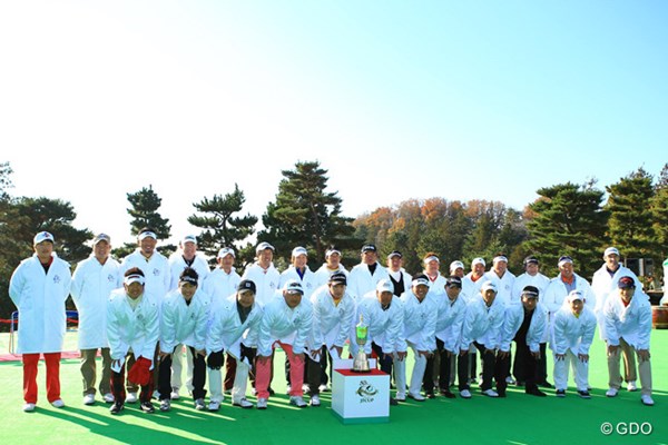 2013年 ゴルフ日本シリーズJTカップ 初日 出場選手 開会式の最後は、出場選手全員で記念撮影です。