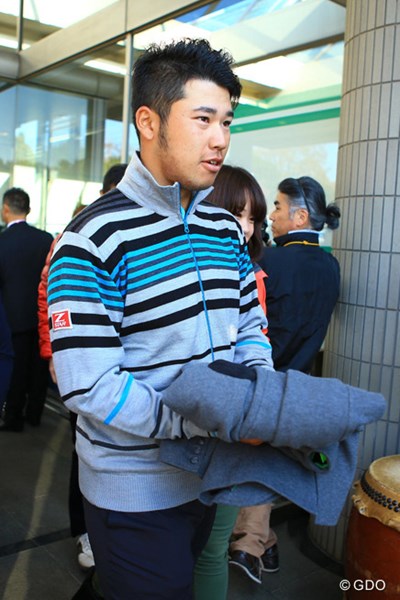 2013年 ゴルフ日本シリーズJTカップ 初日 松山英樹 大会関係者に挨拶をするために会場を訪れた松山くん。早くケガを治して復活して欲しいですね。