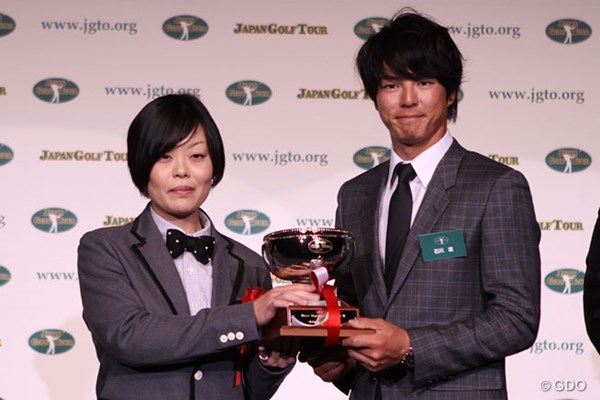 2013年 ジャパンゴルフツアー表彰式 石川遼 ファン投票によって選ばれたMost Impressive Player賞を受賞した石川遼