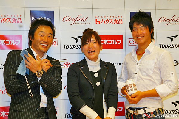 宮本勝昌、有村智恵、石川遼（左から） エコ・ゴルファーっぷりをアピールした3選手
