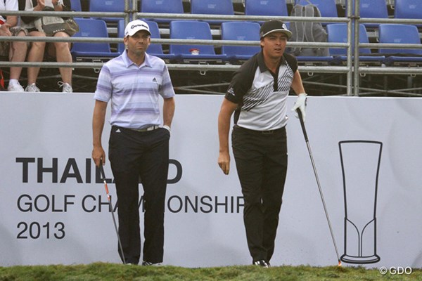 2013年 タイランドゴルフ選手権 2日目 セルヒオ・ガルシア＆リッキー・ファウラー 2日目の主役はこの2人。S.ガルシアとR.ファウラーの“メモリアル”な競演となった