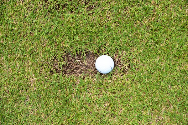 グリーンを狙わず手前で良しと考える