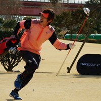 初参加のキングコング梶原さんは、張り切って9ホールのスピードゴルフにチャレンジした 2014年 第1回日本スピードゴルフ選手権 キングコング・梶原さん