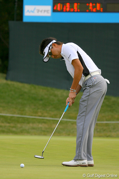 星野英正、思い出の地で首位タイ発進