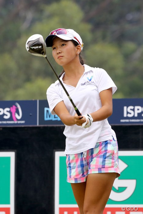 出場中の14歳日本人アマ・松本樹実さんは開催コースのジュニア会員。毎週ラウンドする慣れ親しんだ舞台だ 2014年 ISPSハンダオーストラリアン女子オープン 初日 松本樹実さん
