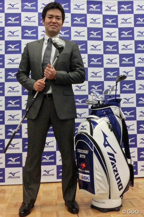 新たに契約したミズノのクラブを手に武藤俊憲は今季の抱負を語った 2014年 ジャパンゴルフフェア 武藤俊憲