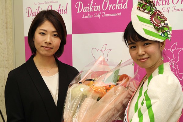 賞金女王でディフェンディングチャンピオン。最も注目を集めている森田理香子とミス沖縄の名護愛（なご ちか）さん（写真：大会提供）