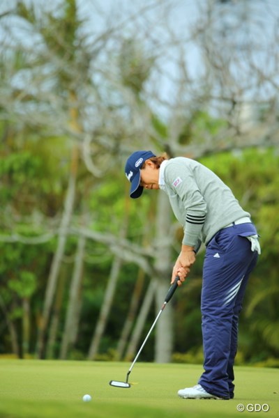 「タイのゴルフ場と似ている」と琉球の高麗グリーンを攻略したO.サタヤ