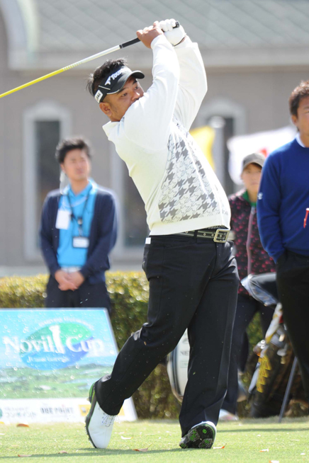 チャレンジ開幕！ 宮里聖志が首位発進／初日