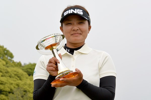 逆転でステップ2勝目を挙げた鈴木愛 ※画像提供：日本女子プロゴルフ協会