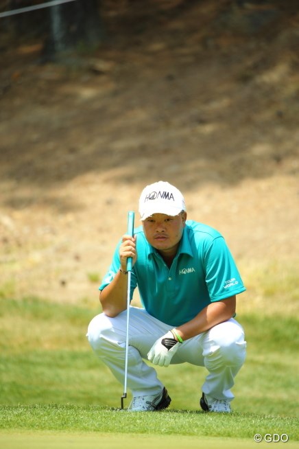 パターグリップのグリーンとウェアの色がドンピシャ 14年 つるやオープンゴルフトーナメント 最終日 小田孔明 フォトギャラリー Gdo