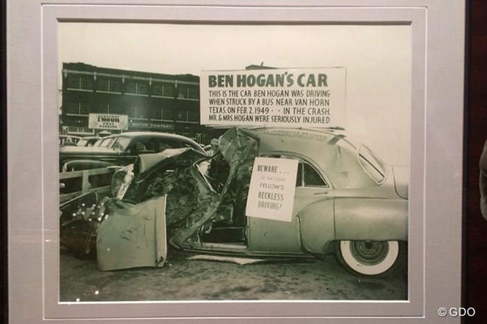 1949年の交通事故で大破したベン・ホーガン夫妻の乗った車。「無謀運転に注意！」という張り紙がアメリカっぽい…。 2014年 クラウンプラザインビテーショナル 事前 車