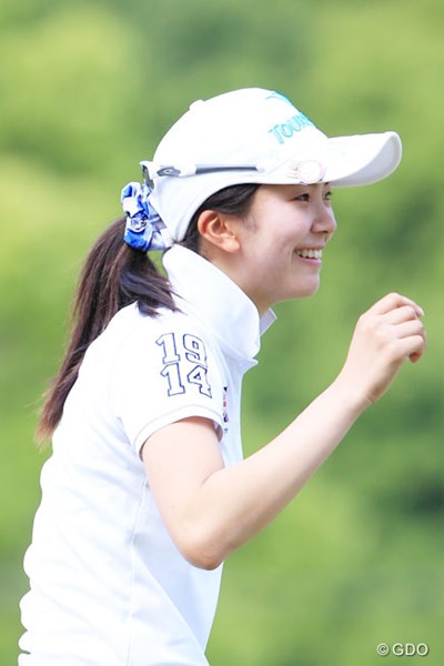 2014年 中京テレビ・ブリヂストンレディスオープン 2日目 堀琴音 18歳アマチュアの堀琴音に再び優勝のチャンス。この笑顔が続けば快挙も見えてくるはず