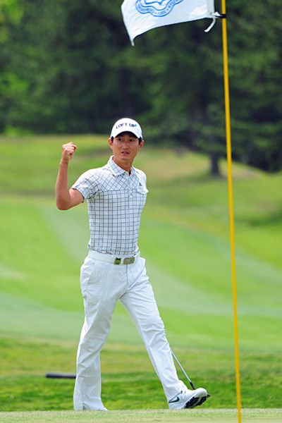 2014年 関西オープンゴルフ選手権競技 3日目 ジャン・ドンキュ 日本人選手もこれくらい大きくて派手なポーズとって欲しいなァ…。そしたらもうちょっとは全体に活気づくと思うんやけど…。10位T