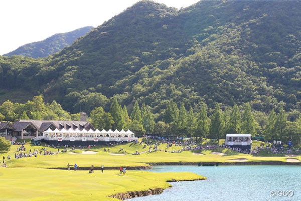 2014年 日本プロゴルフ選手権大会 日清カップヌードル杯 3日目 18H ギャラリーの待つ最終ホール