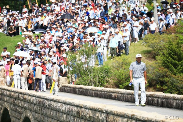 2014年 日本プロゴルフ選手権大会 日清カップヌードル杯 最終日 手嶋多一 一人寂しくウイニングロードを歩いているかのよう