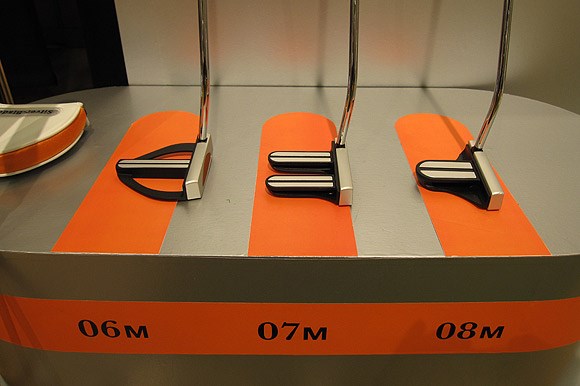 「シルバーブレード」シリーズからは大型マレットの「06M、07M、08M」が登場。高い慣性モーメントと、アライメント効果が期待できる。