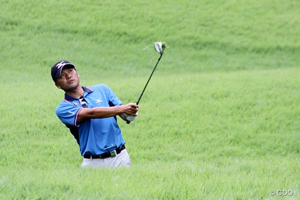 2014年 日本ゴルフツアー選手権 森ビルカップ Shishido Hills 事前 手嶋多一 選手が口々に警戒を示すラフ。グリーン周りではウエッジのフェースに芝が絡むライも