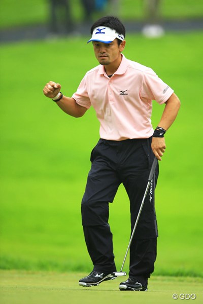 2014年 日本ゴルフツアー選手権 森ビルカップ Shishido Hills 最終日 竹谷佳孝 グリーン上で次々と繰り出されたガッツポーズ。初勝利をメジャータイトルで飾った竹谷佳孝