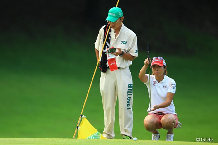 こちらのママさんゴルファーも負けてませんよ。4アンダー3位タイスタートです。 2014年 アース・モンダミンカップ 初日 佐々木慶子