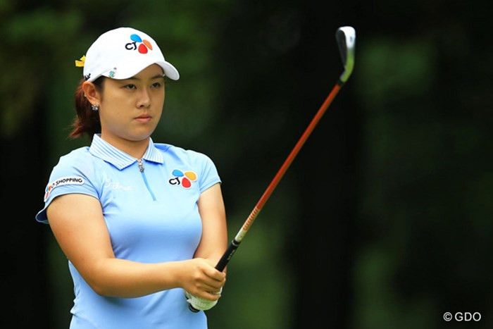 韓国人プロゴルファーの女の子達は、どうしてこんなに綺麗な卵肌なんですかねぇ。4アンダー3位タイ。 2014年 アース・モンダミンカップ 初日 ジョン・ヨンジュ