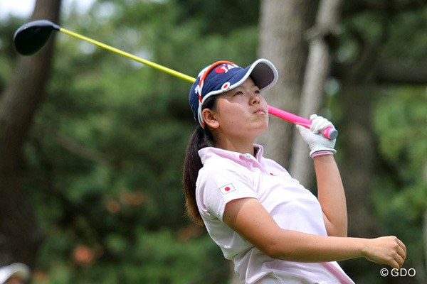 2014年 日本女子アマチュアゴルフ選手権 準々決勝 勝みなみ 準々決勝の10番ホールでティショットを大きく右に曲げた勝みなみ