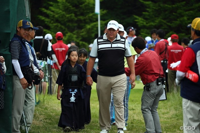 とても不釣り合いなカップル。 2014年 長嶋茂雄 INVITATIONAL セガサミーカップゴルフトーナメント 最終日 K.バーンズ