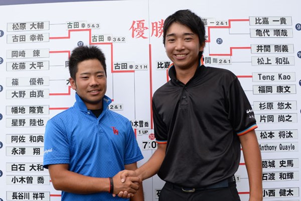 2014年 日本アマチュアゴルフ選手権 4日目 比嘉一貴、小木曽喬 比嘉一貴（左）と小木曽喬（右）が決勝進出！36ホールの最終決戦を前に握手を交わした※写真提供：JGA