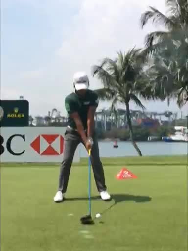 野村敏京のドライバーショット