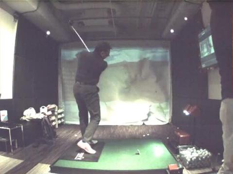 なぜ トップで左手首が緩むのか 体の回転でつかまえる Fタイプ スイング 後編 サイエンスフィット レッスン Gdo ゴルフレッスン 練習