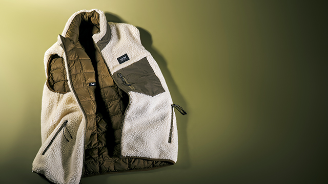 リバーシブルベストを着回し